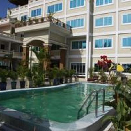 White Beach Hotel Sihanoukville Esterno foto